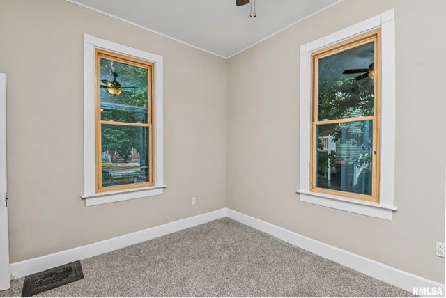 304 BUENA VISTA Avenue, Pekin, IL 61554