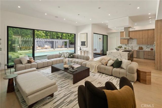11835 Kling Street, Valley Village, CA 91607