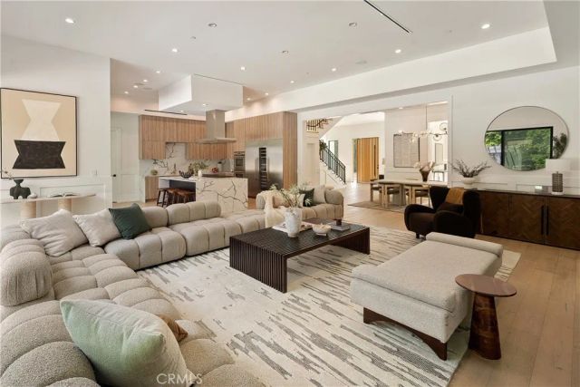 11835 Kling Street, Valley Village, CA 91607