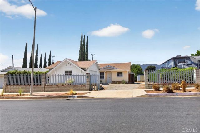 13229 Lazard, Sylmar, CA 91342