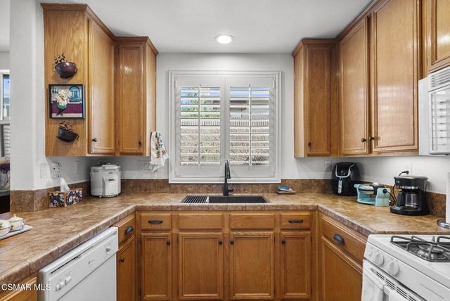 2046 Freesia Avenue, Simi Valley, CA 93063