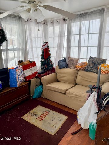 18 Lawnwood Avenue, Schenectady, NY 12304