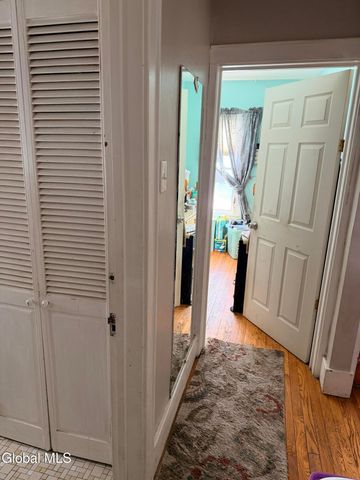 18 Lawnwood Avenue, Schenectady, NY 12304