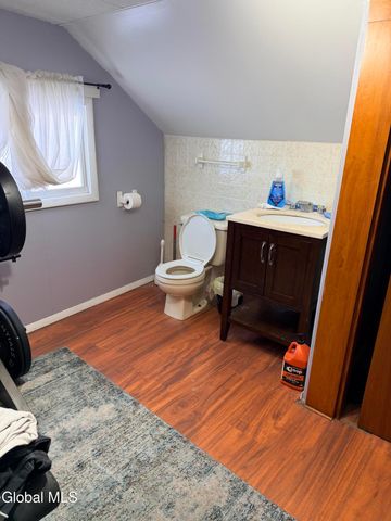 18 Lawnwood Avenue, Schenectady, NY 12304