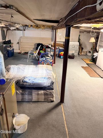 18 Lawnwood Avenue, Schenectady, NY 12304