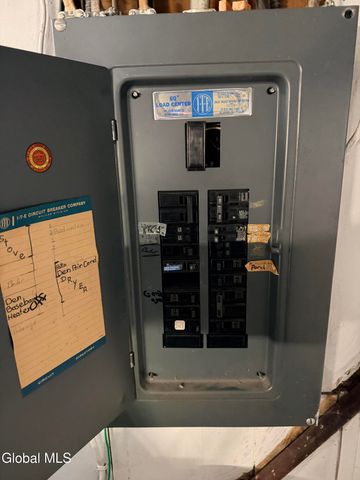 18 Lawnwood Avenue, Schenectady, NY 12304