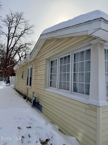 18 Lawnwood Avenue, Schenectady, NY 12304