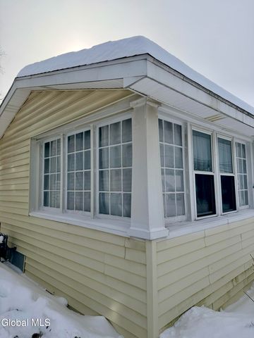 18 Lawnwood Avenue, Schenectady, NY 12304