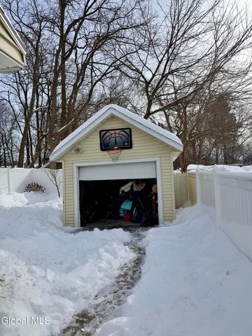 18 Lawnwood Avenue, Schenectady, NY 12304