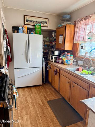 18 Lawnwood Avenue, Schenectady, NY 12304