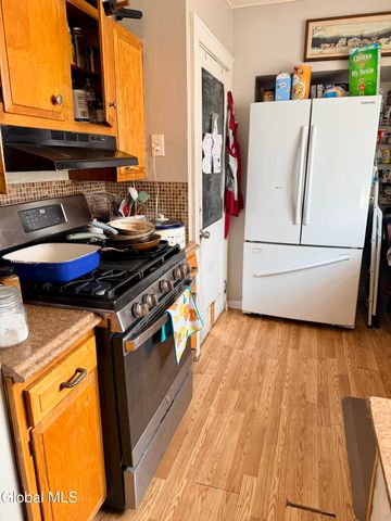 18 Lawnwood Avenue, Schenectady, NY 12304