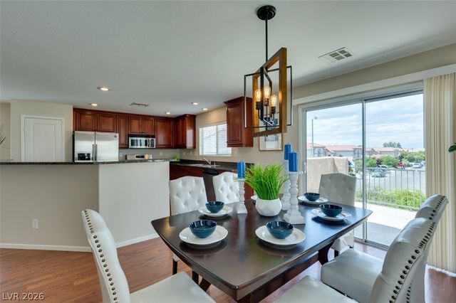 304 Windsor Ridge Avenue, Las Vegas, NV 89183