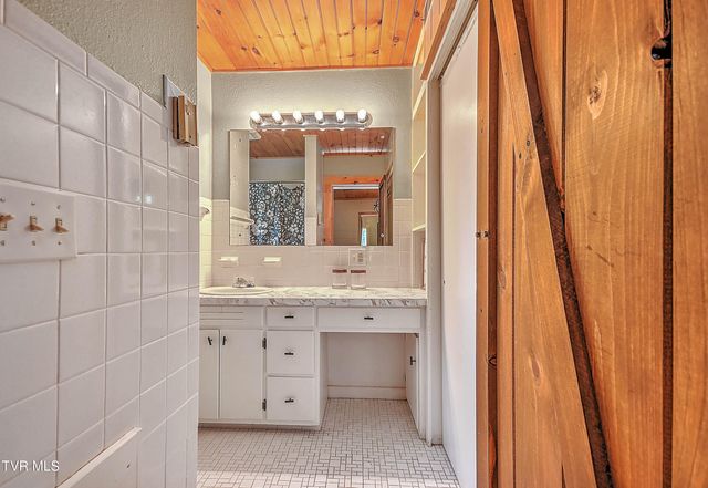 16765 Bristol Highway, Bristol, VA 24202