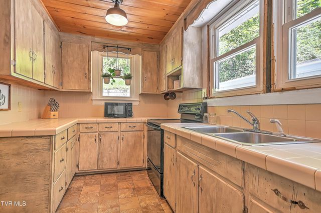 16765 Bristol Highway, Bristol, VA 24202