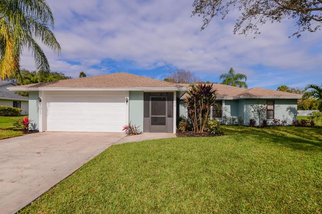 2411 NE Pinecrest Lakes Boulevard, Jensen Beach, FL 34957