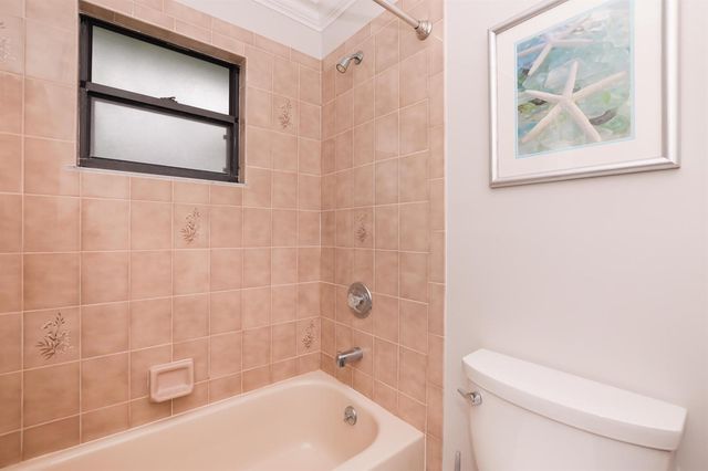 2411 NE Pinecrest Lakes Boulevard, Jensen Beach, FL 34957
