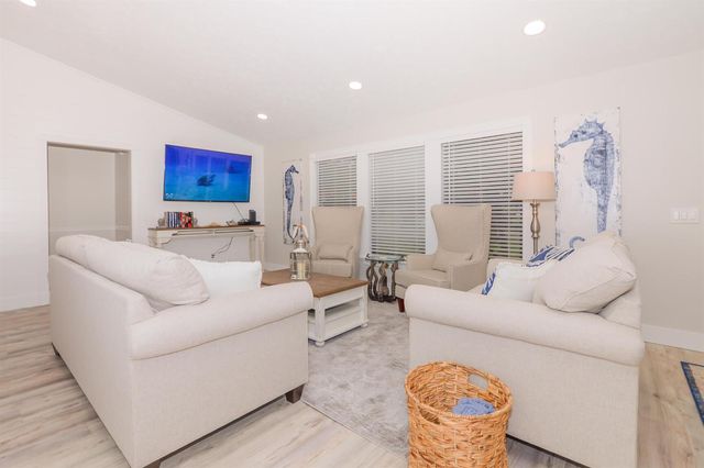 2411 NE Pinecrest Lakes Boulevard, Jensen Beach, FL 34957