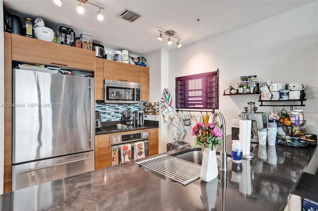 3301 NE 1st Ave H2405, Miami, FL 33137