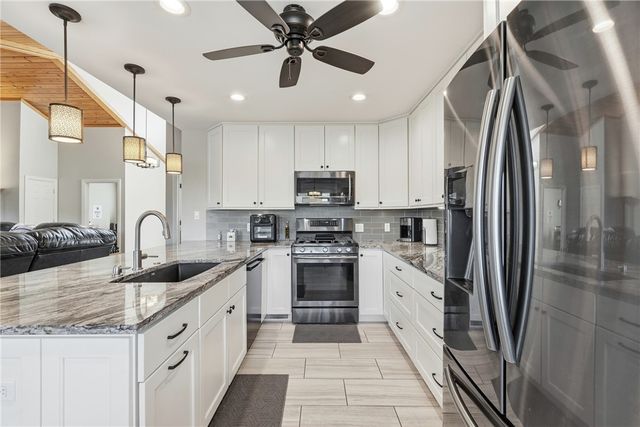 2 Fairway Drive, Holiday Island, AR 72631