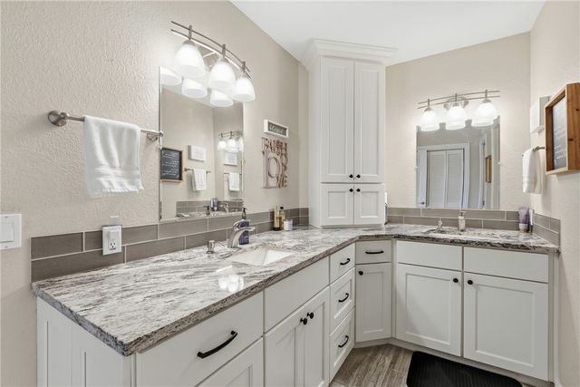 2 Fairway Drive, Holiday Island, AR 72631