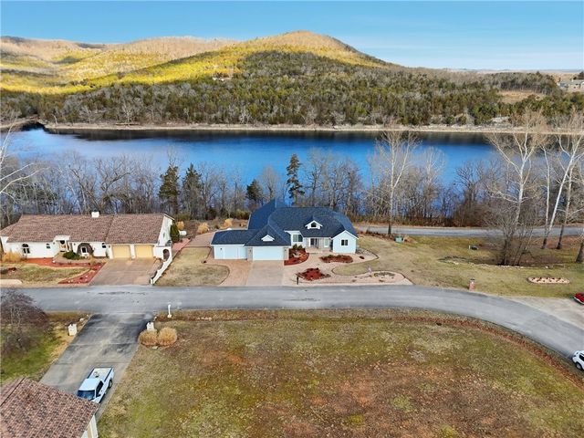 2 Fairway Drive, Holiday Island, AR 72631