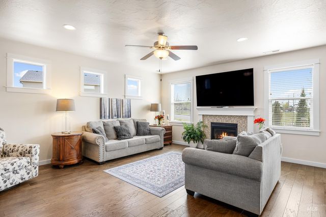 16 N Caracaras Way, Eagle, ID 83616