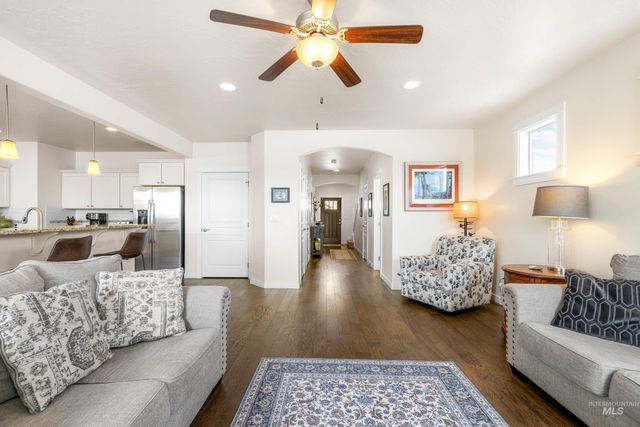 16 N Caracaras Way, Eagle, ID 83616