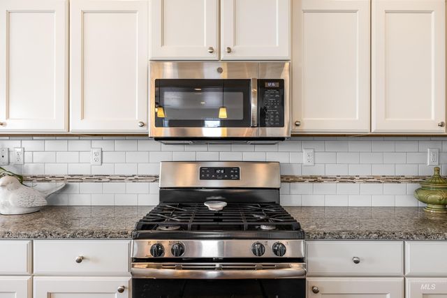 16 N Caracaras Way, Eagle, ID 83616