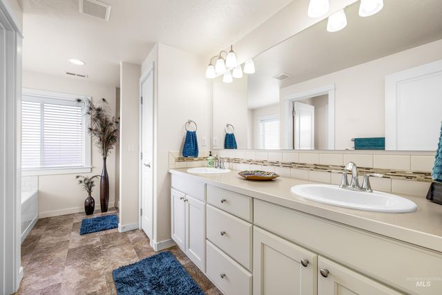 16 N Caracaras Way, Eagle, ID 83616