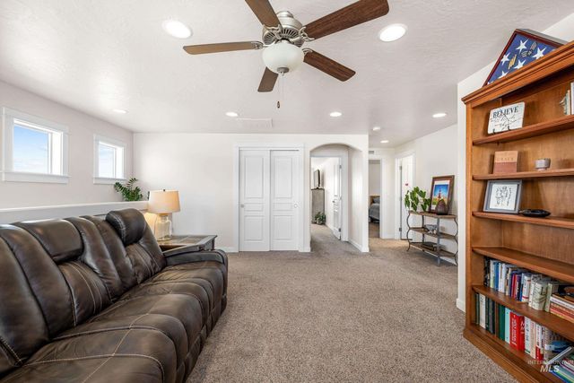 16 N Caracaras Way, Eagle, ID 83616