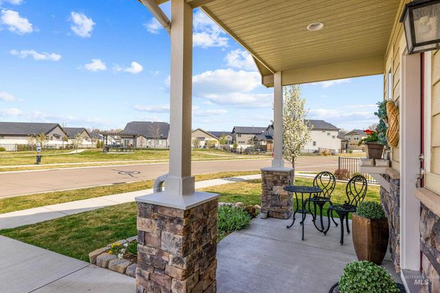 16 N Caracaras Way, Eagle, ID 83616