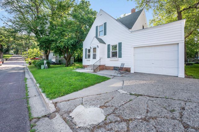 1365 Oak Beach Drive, Fairmont, MN 56031