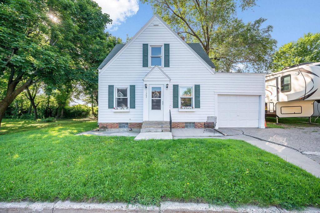 1365 Oak Beach Drive, Fairmont, MN 56031