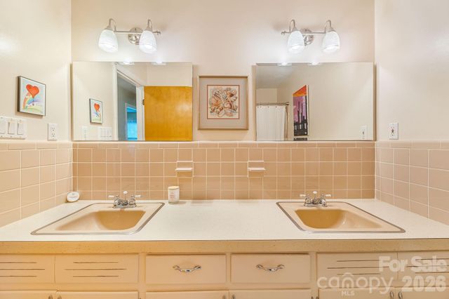 1 Pheasant Ridge Drive, Asheville, NC 28804