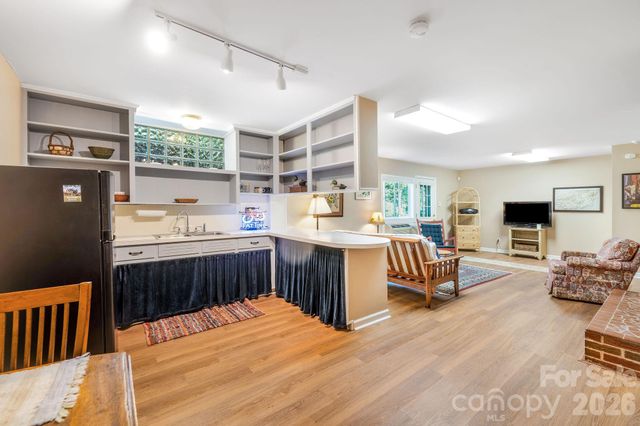 1 Pheasant Ridge Drive, Asheville, NC 28804