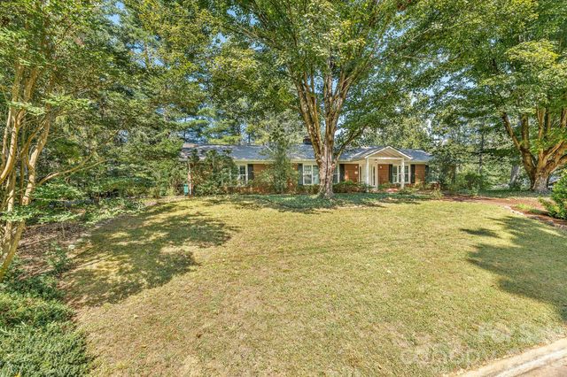 1 Pheasant Ridge Drive, Asheville, NC 28804