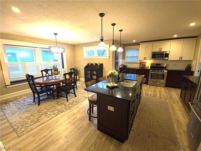 18810 Sloane Avenue, Lakewood, OH 44107