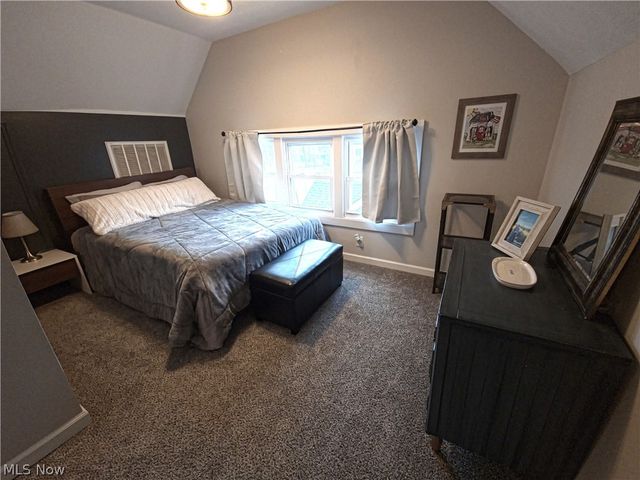 18810 Sloane Avenue, Lakewood, OH 44107