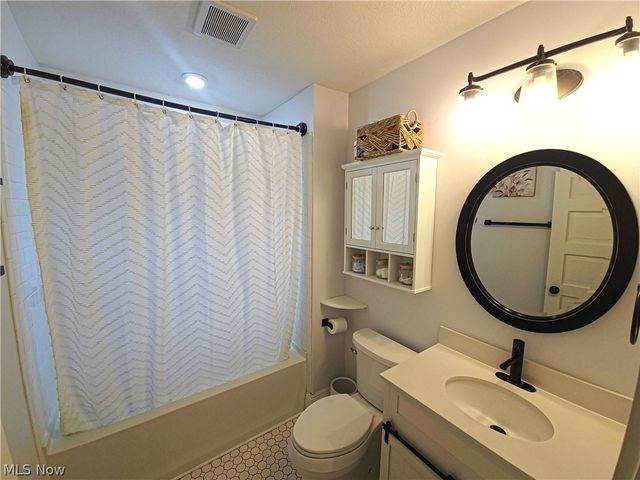 18810 Sloane Avenue, Lakewood, OH 44107