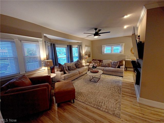 18810 Sloane Avenue, Lakewood, OH 44107