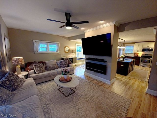 18810 Sloane Avenue, Lakewood, OH 44107