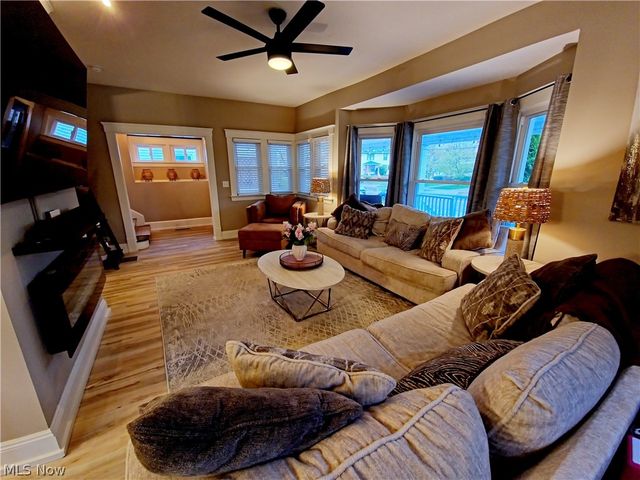 18810 Sloane Avenue, Lakewood, OH 44107