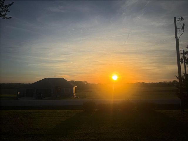 16985 SMITH Road, Smithville, MO 64089