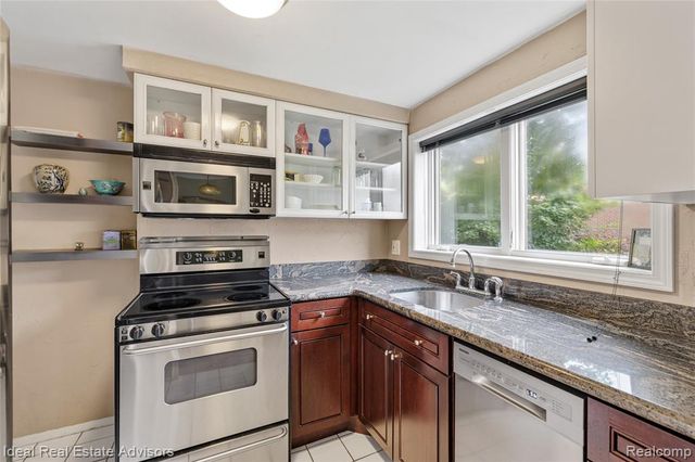 1005 N Old Woodward Avenue, Birmingham, MI 48009