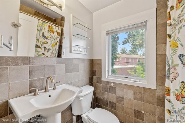 1005 N Old Woodward Avenue, Birmingham, MI 48009