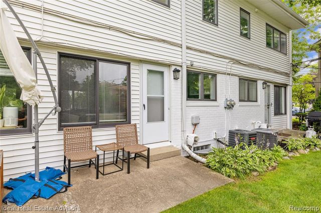 1005 N Old Woodward Avenue, Birmingham, MI 48009