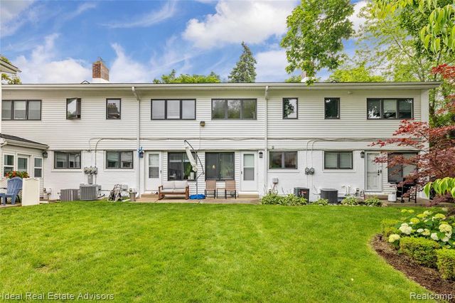 1005 N Old Woodward Avenue, Birmingham, MI 48009