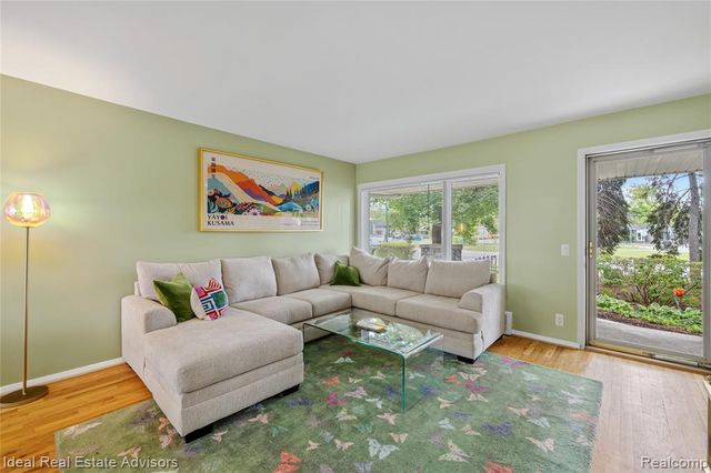 1005 N Old Woodward Avenue, Birmingham, MI 48009