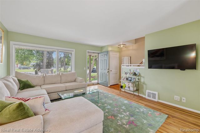 1005 N Old Woodward Avenue, Birmingham, MI 48009