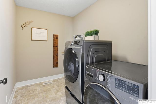 12111 S 209th Street, Gretna, NE 68028